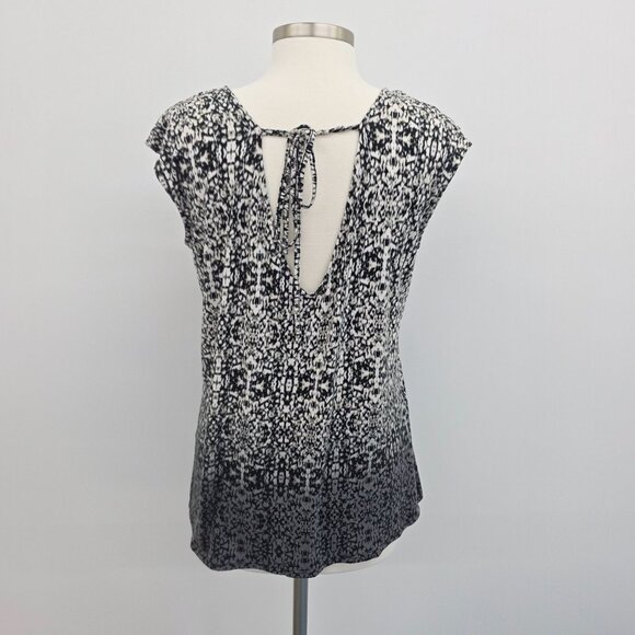 Rose & Olive Tie-Back Sleeveless Knit Top Size L Black & White Abstract Print - Picture 2 of 15